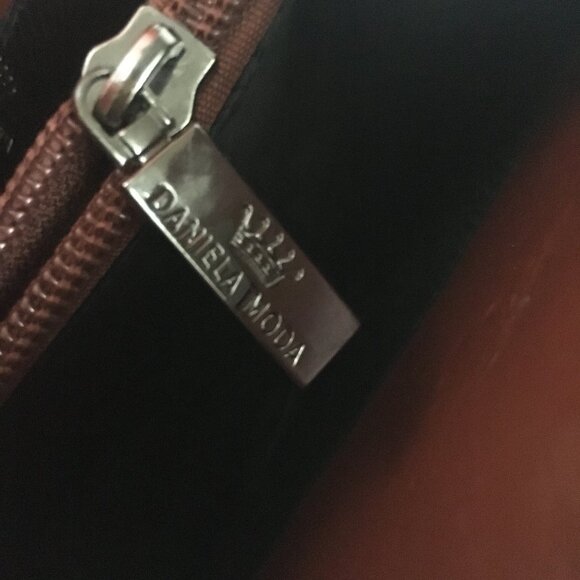 Daniela Moda Sleek Envelope Shoulder Bag - Picture 14 of 15